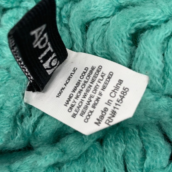 Lowest Deal $8
Apt. 9 Beautiful Thick Fluffy Infinity Scarf - Picture 4 of 6